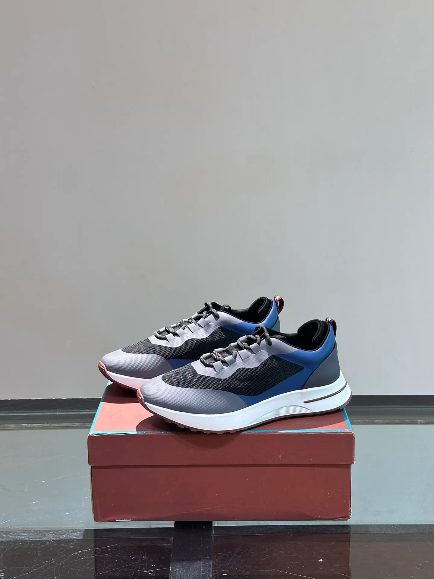 Factory price: 540💰Loro men's shoes💰iana niche Loro classic jogging shoes, men's lace-up casual shoes and sneakers, high-quality lightweight and comfortable fabrics, suitable for outdoor leisure, the color scheme is young and energetic, and it looks great with sportswear or casual suits! Size: 39-45 (46 customized)
